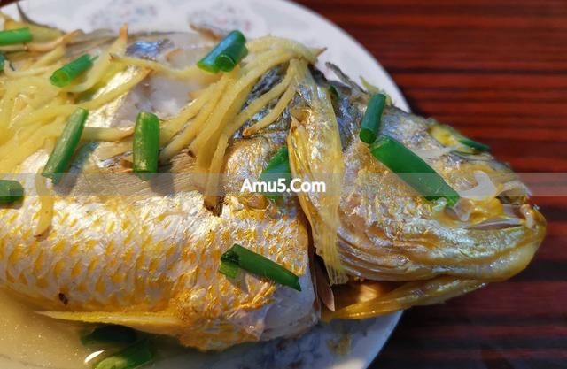 清蒸黄花鱼做法 _ 黄花鱼清蒸食疗菜谱 _ 黄花鱼清蒸技巧